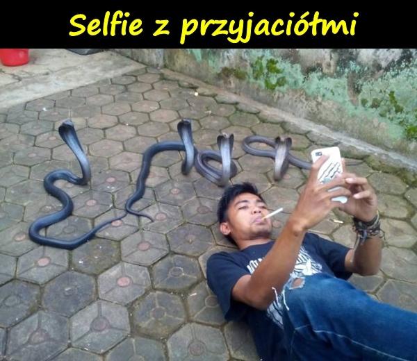 Selfie z przyjaciółmi